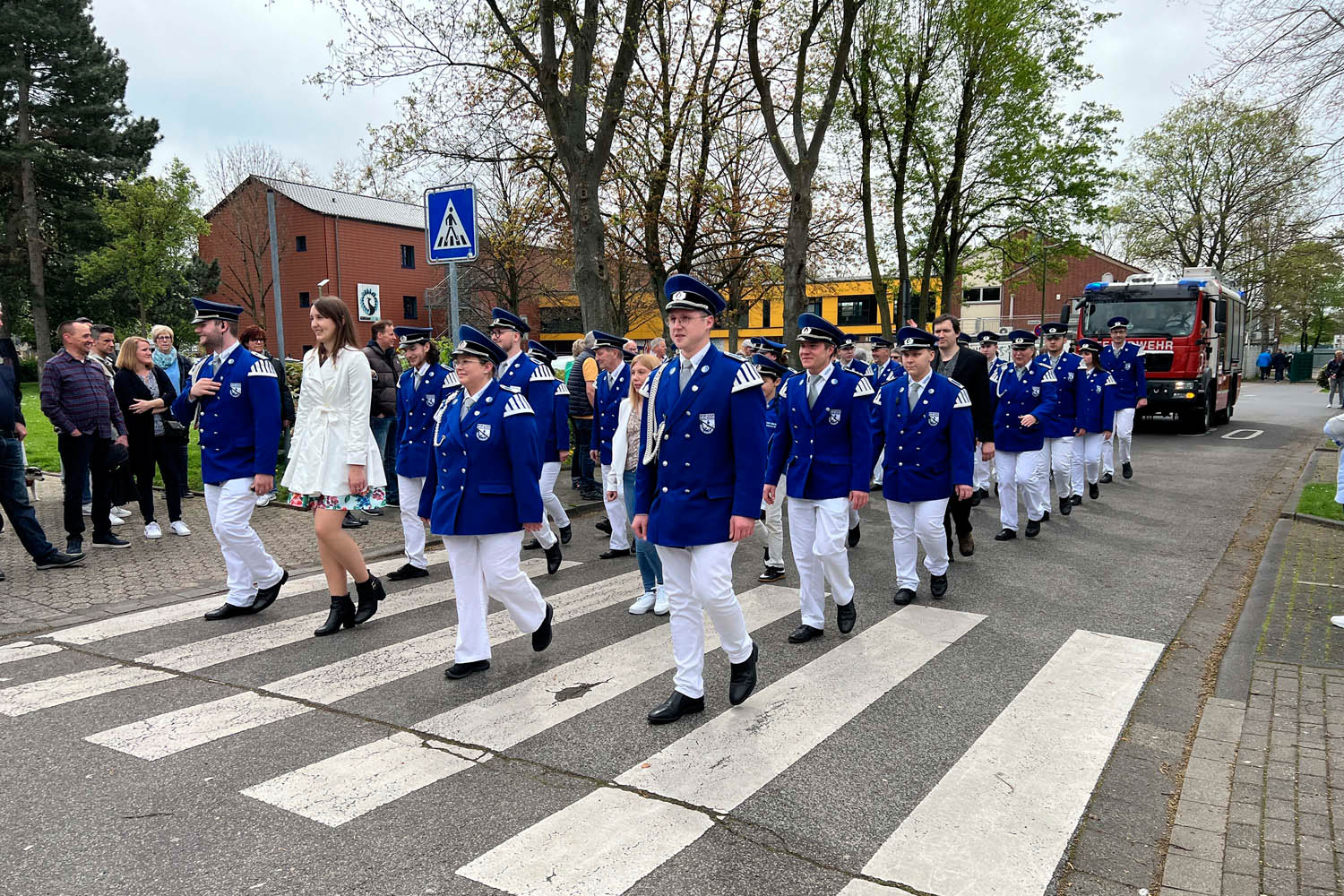 2023 04 Musikverein Blau Weiss Umzug