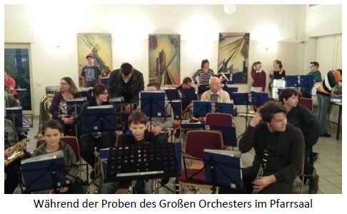 Während der Proben des Großen Orchesters im Pfarrsaal