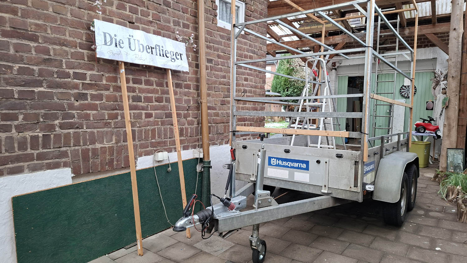 Anhänger mit Gerüst